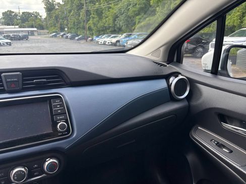 Used 2025 Nissan Versa SV FWD image 30