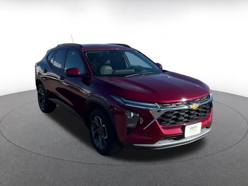 Used 2025 Chevrolet Trax LT image 9