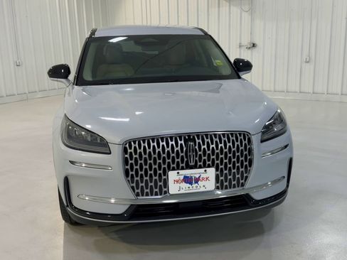 Used 2025 Lincoln Corsair AWD image 4