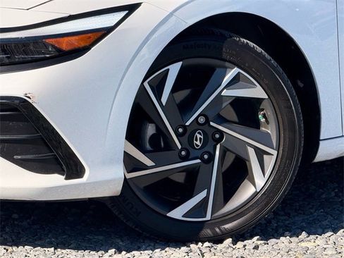 Used 2024 Hyundai Elantra SEL w/ Convenience Package image 24