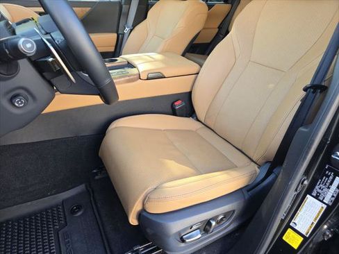 Certified 2025 Lexus LX 600 4WD w/ Appearance Package image 19