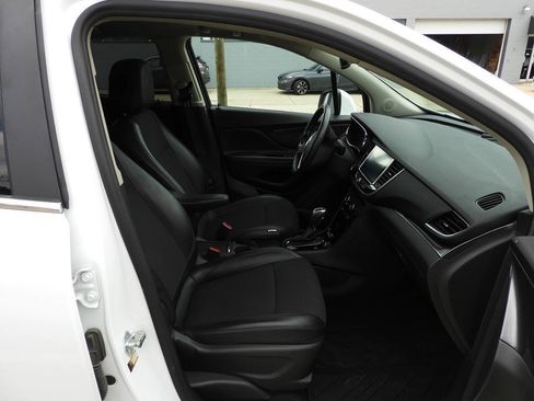Used 2021 Buick Encore Preferred AWD/4WD image 32