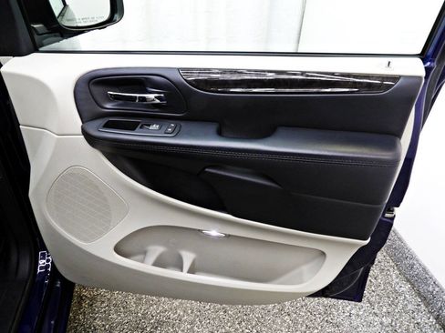 Used 2016 Dodge Grand Caravan SE w/ Quick Order Package 29E SE image 11