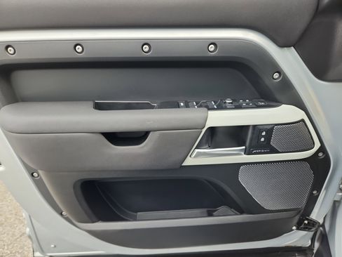 Used 2021 Land Rover Defender 110 SE image 23