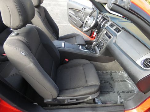 Used 2013 Ford Mustang Convertible image 26