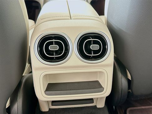 Used 2025 Mercedes-Benz C 300 Sedan image 26