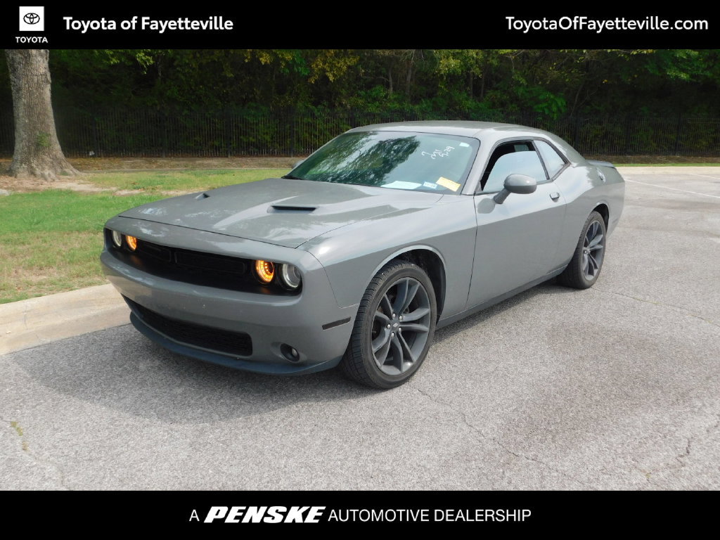 Used 2018 Dodge Challenger SXT w/ Blacktop Package RWD image 1