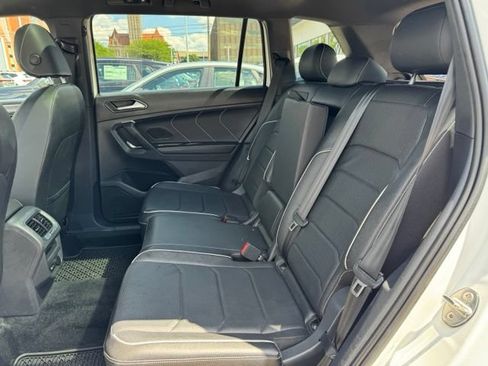 Used 2022 Volkswagen Tiguan SEL R-Line AWD/4WD image 11