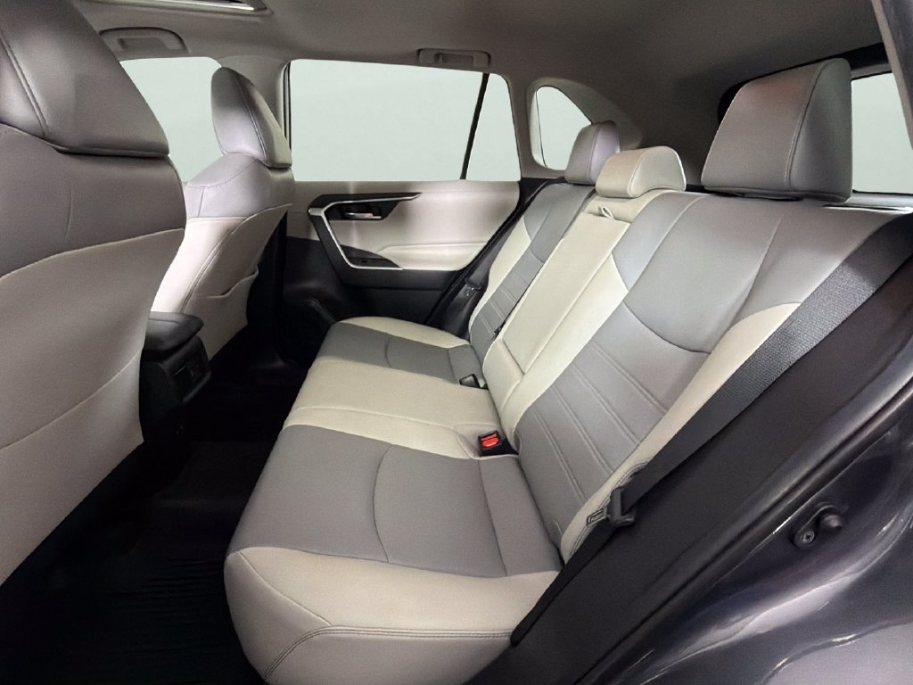 Used 2020 Toyota RAV4 XLE Premium FWD image 27