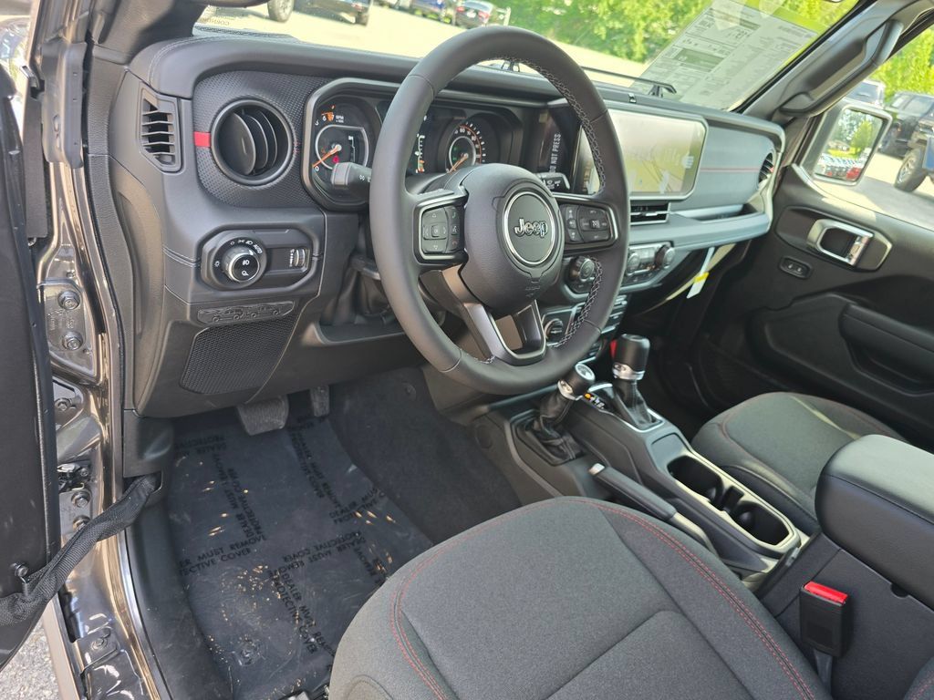New 2026 Jeep Gladiator Rubicon w/ Technology Group AWD/4WD image 22