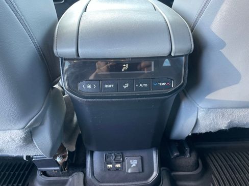 Used 2020 Toyota Highlander Limited AWD/4WD image 19