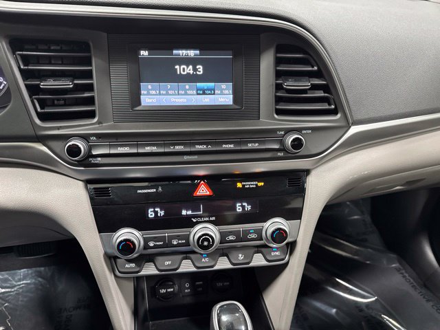 Used 2020 Hyundai Elantra SE FWD image 14