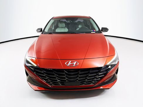 Used 2021 Hyundai Elantra Limited image 3