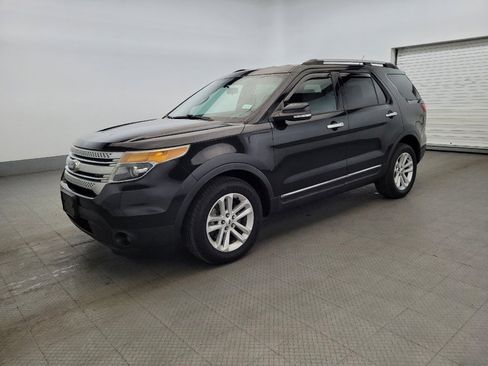 Used 2015 Ford Explorer XLT FWD image 2
