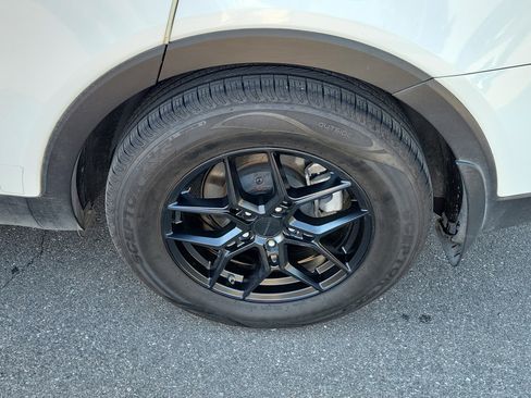 Used 2019 Kia Sorento EX image 41