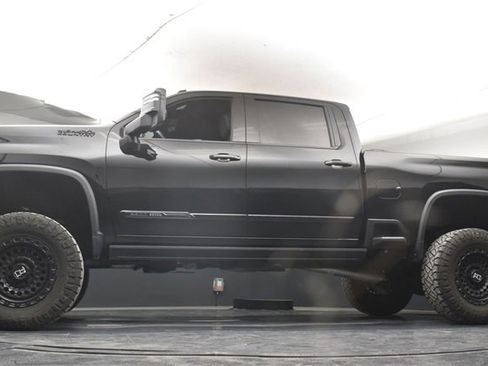 Used 2024 Chevrolet Silverado 2500 High Country w/ Midnight Edition image 32