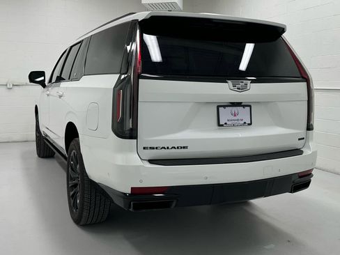 Used 2024 Cadillac Escalade ESV Sport w/ LPO, ONYX Package image 8