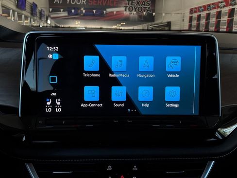 Used 2026 Volkswagen Atlas SE FWD image 33