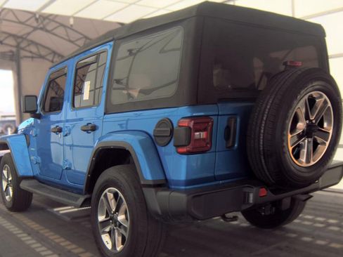 Used 2022 Jeep Wrangler Unlimited Sahara w/ LED Lighting Group AWD/4WD image 7