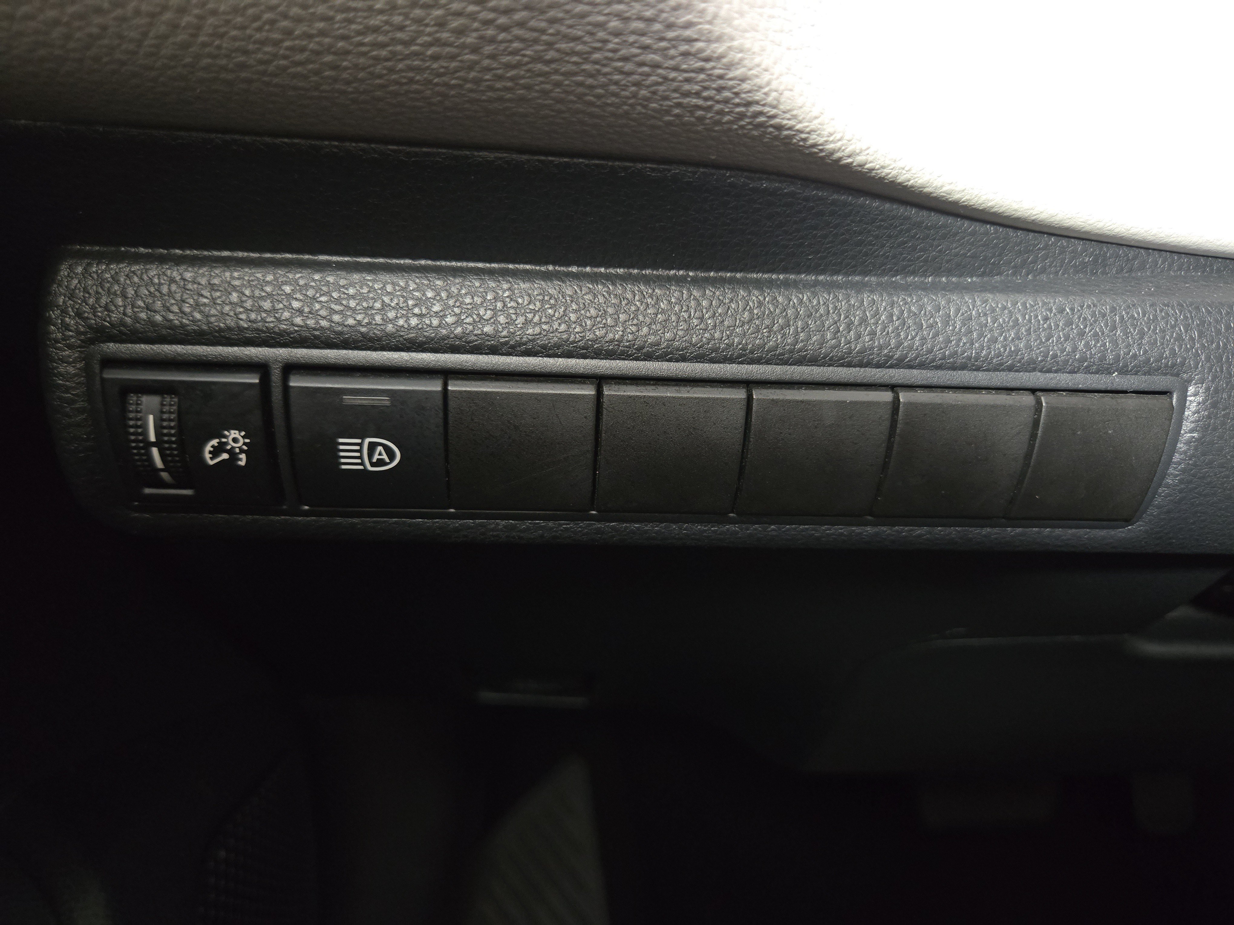Used 2021 Toyota Corolla LE FWD image 24