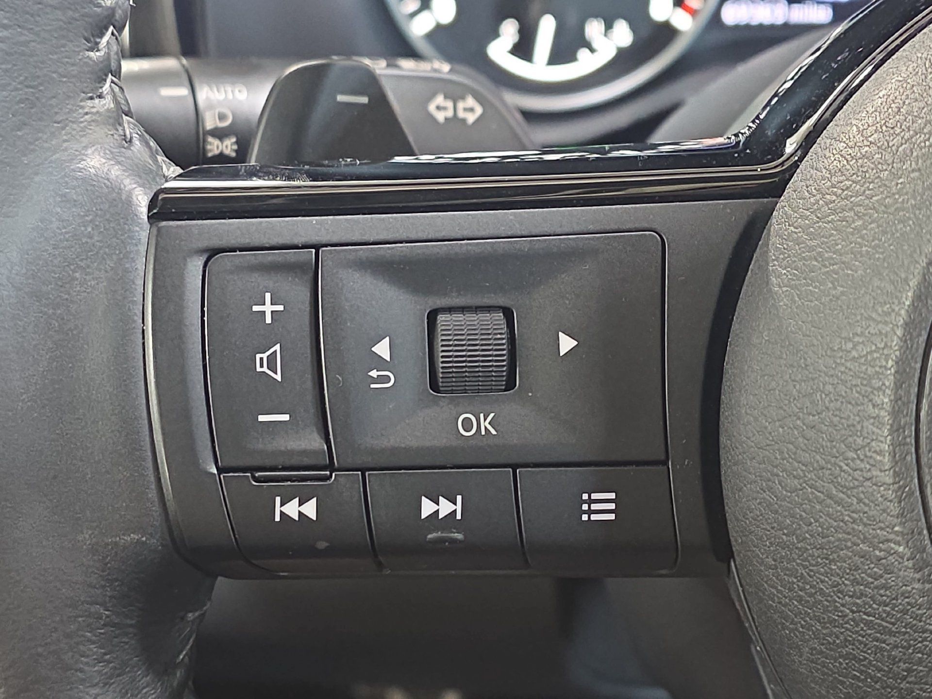Used 2023 Nissan Pathfinder SL w/ SL Premium Package AWD/4WD image 17