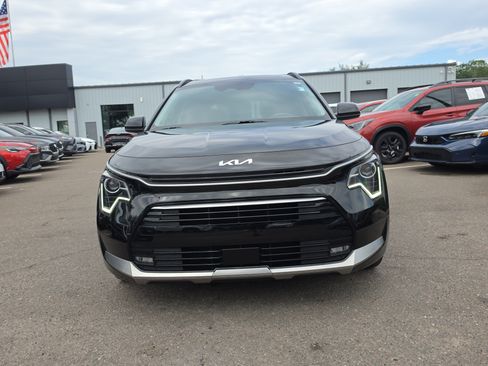Certified 2023 Kia Niro EX Touring FWD image 2