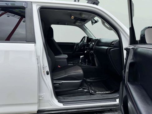 Used 2019 Toyota 4Runner TRD Off-Road AWD/4WD image 52