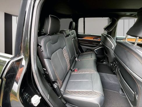 Used 2022 Jeep Grand Cherokee Summit AWD/4WD image 22