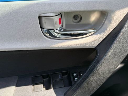 Used 2015 Toyota Corolla LE image 5