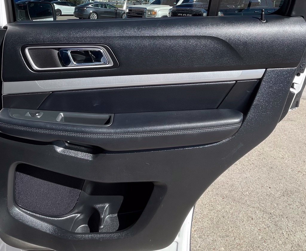 Used 2017 Ford Explorer XLT w/ Equipment Group 202A FWD image 31
