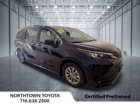 Used 2025 Toyota Sienna XLE AWD/4WD image 31