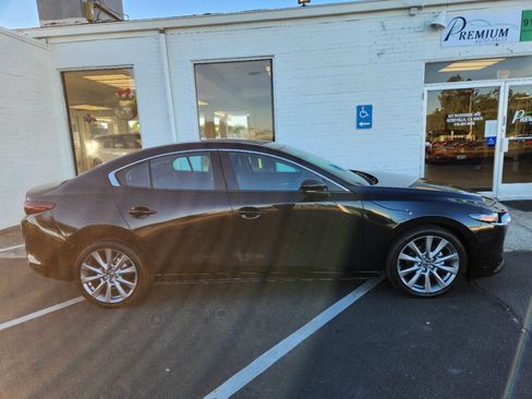 Used 2022 MAZDA MAZDA3 s FWD image 6