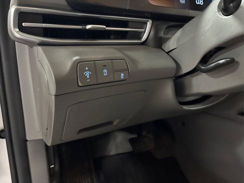 New 2025 Hyundai Elantra SE FWD image 32