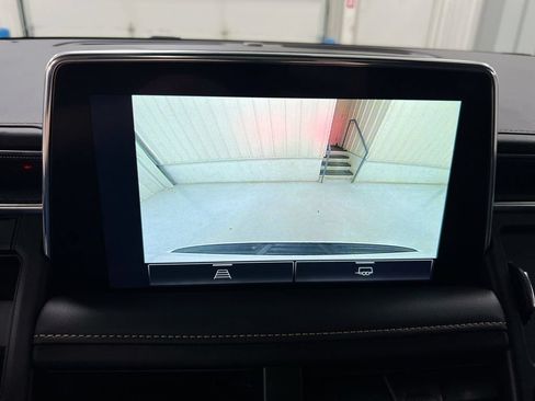 Used 2022 GMC Yukon XL AT4 AWD/4WD image 16