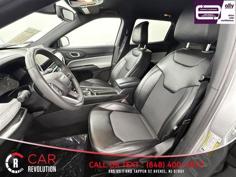 Used 2024 Jeep Compass Latitude AWD/4WD image 11