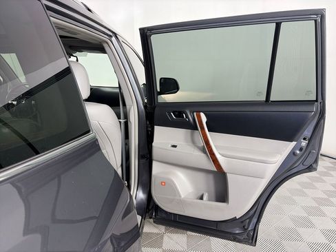 Used 2013 Toyota Highlander Limited AWD/4WD image 28