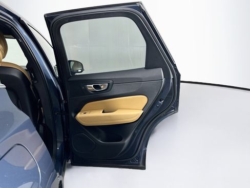 Used 2023 Volvo XC60 B5 Ultimate w/ Climate Package FWD image 32