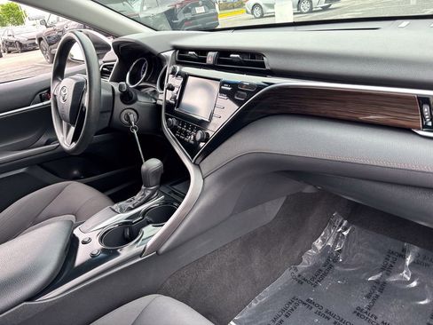 Used 2018 Toyota Camry LE FWD image 35