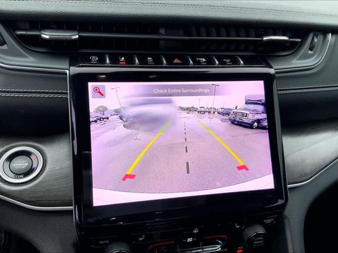 Used 2023 Jeep Grand Cherokee Limited w/ Black Appearance Package RWD image 23