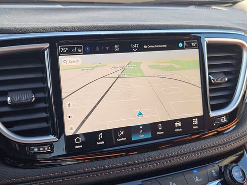 New 2026 Chrysler Pacifica Pinnacle image 20