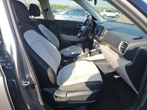 Used 2023 Hyundai Venue SEL image 9