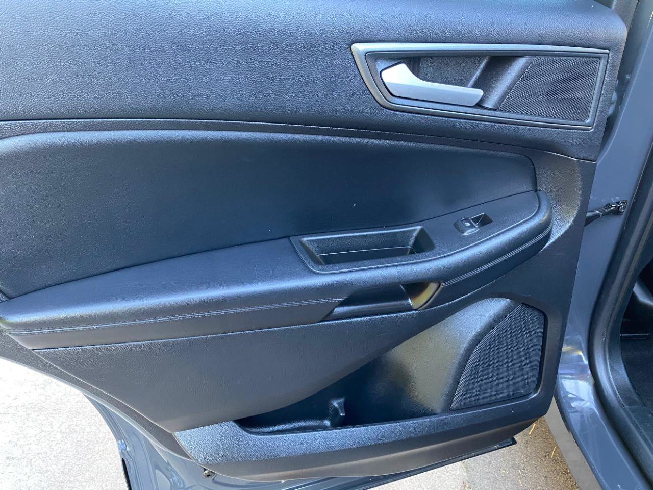 Used 2021 Ford Edge SE FWD image 29