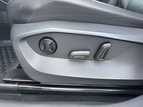 Used 2022 Volkswagen Tiguan SE image 14