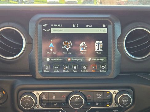 Used 2022 Jeep Wrangler Unlimited Sahara w/ Cold Weather Group AWD/4WD image 25