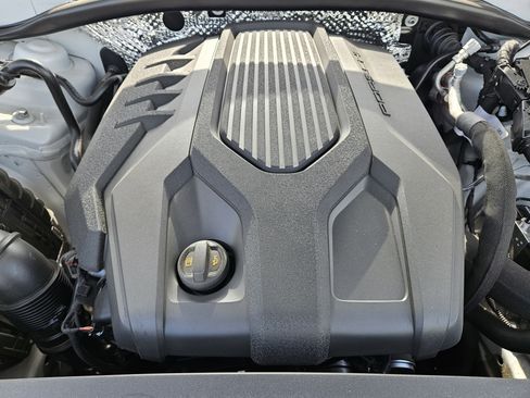 Certified 2025 Porsche Macan image 30