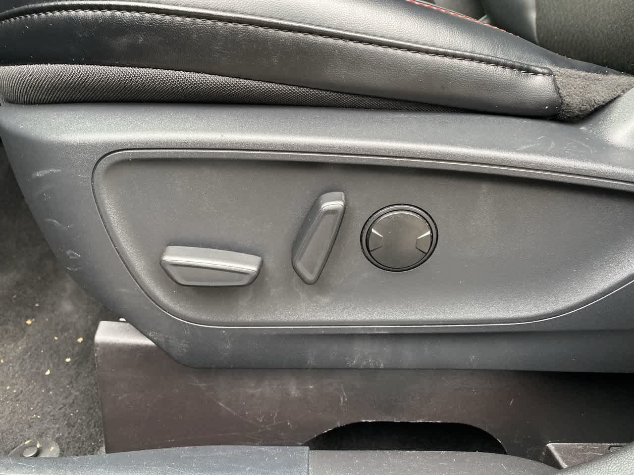 Used 2025 Ford Escape ST-Line Select AWD/4WD image 13