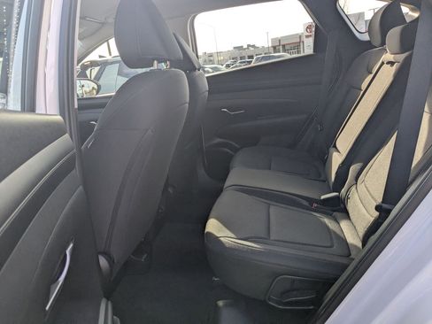 Certified 2025 Hyundai Tucson SE image 18