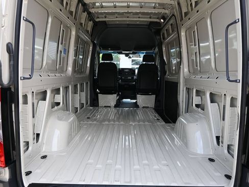 Used 2024 Mercedes-Benz Sprinter 2500 image 25