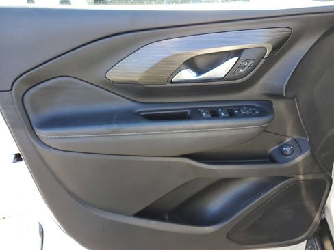 Used 2023 GMC Terrain SLE w/ Driver Convenience Package image 21