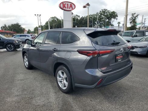 Used 2024 Toyota Highlander LE image 3